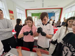 «МедСкиллс» обучает школьников Зернограда навыкам оказания первой помощи 