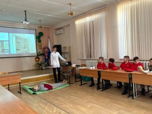 «МедСкиллс» обучает школьников Зернограда навыкам оказания первой помощи 