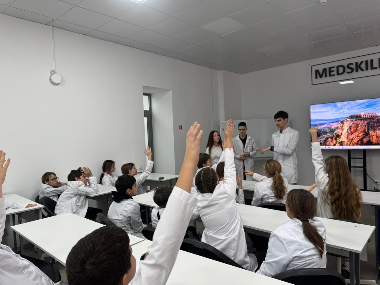 Учащиеся школы №15 города Батайска посетили «МедСкиллс»