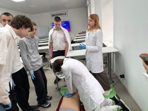 В «МедСкиллс» состоялась профориентационная встреча с учащимися МБОУ «Школа №40»