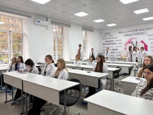 Гимназия №25 в гостях у «МедСкиллс»