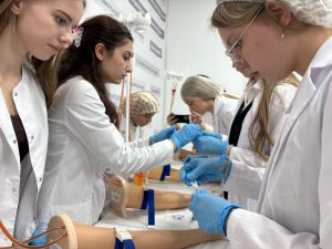 Гимназия №25 в гостях у «МедСкиллс»