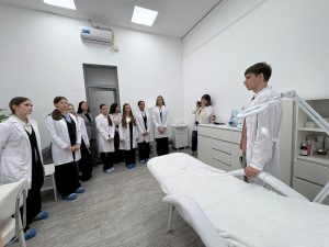 Гимназия №25 в гостях у «МедСкиллс»