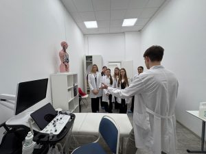 Гимназия №25 в гостях у «МедСкиллс»