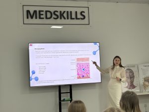 Студенты «МедСкиллс» осваивают эстетическую косметологию