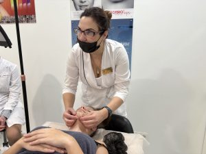 Студенты «МедСкиллс» осваивают эстетическую косметологию