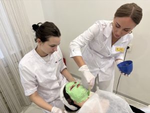 Студенты «МедСкиллс» осваивают эстетическую косметологию