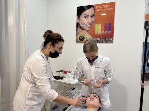 Студенты «МедСкиллс» осваивают эстетическую косметологию