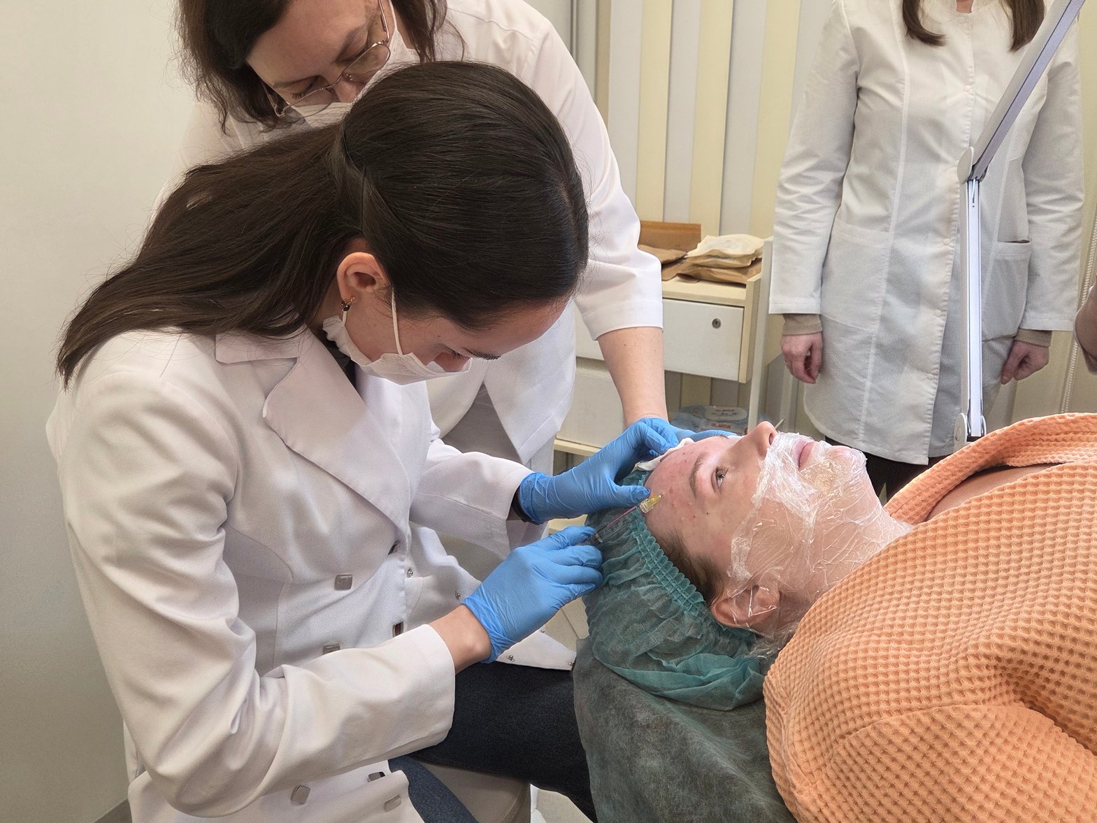 Новые правила Минздрава: почему будущее косметологии за легальным образованием?