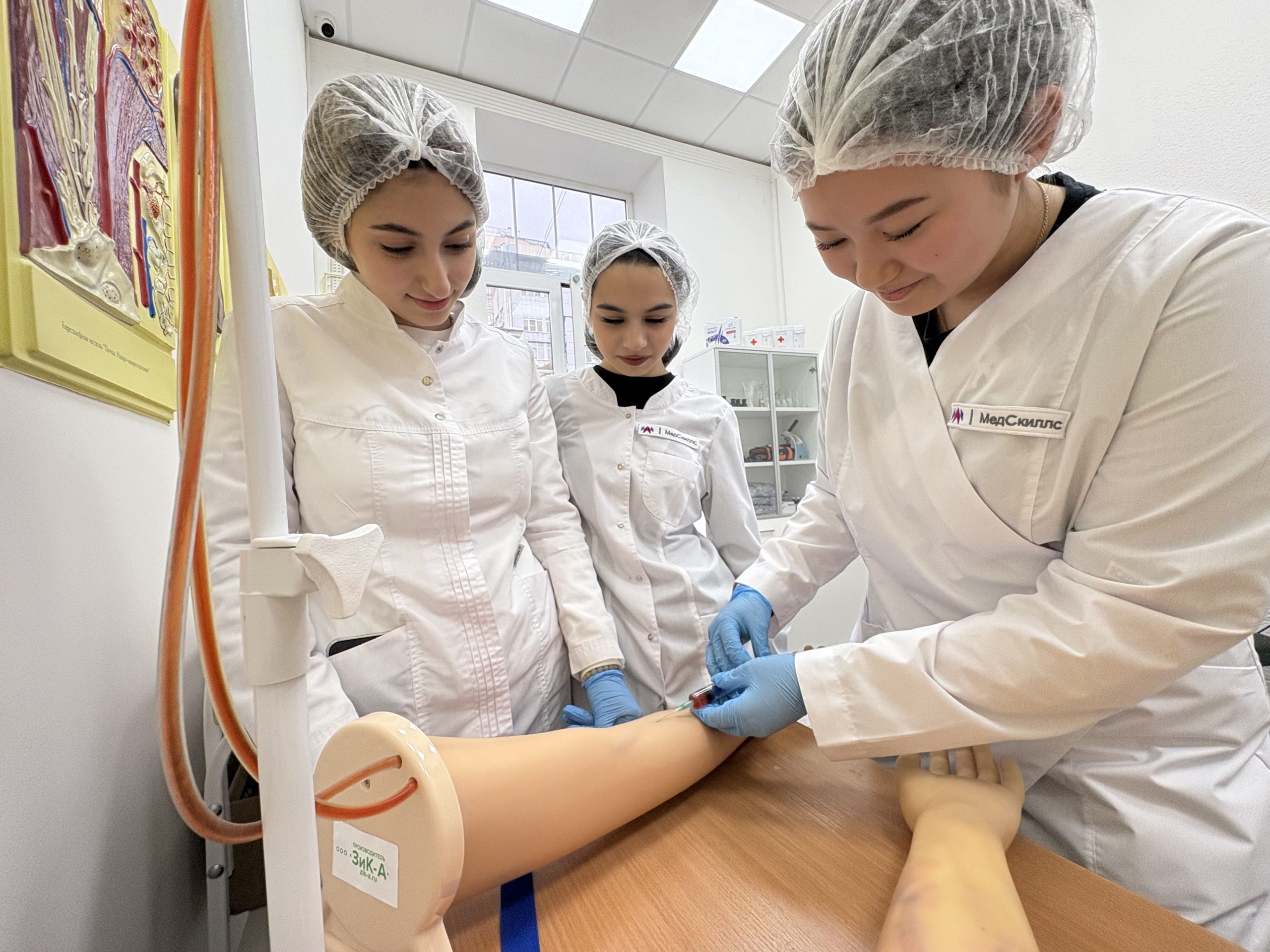 Взаимодействие медсестры с младшим персоналом