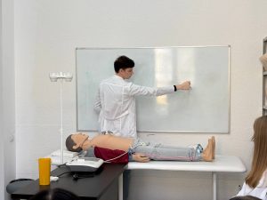 В «Школе юного медика» стартовал модуль по электрокардиографии