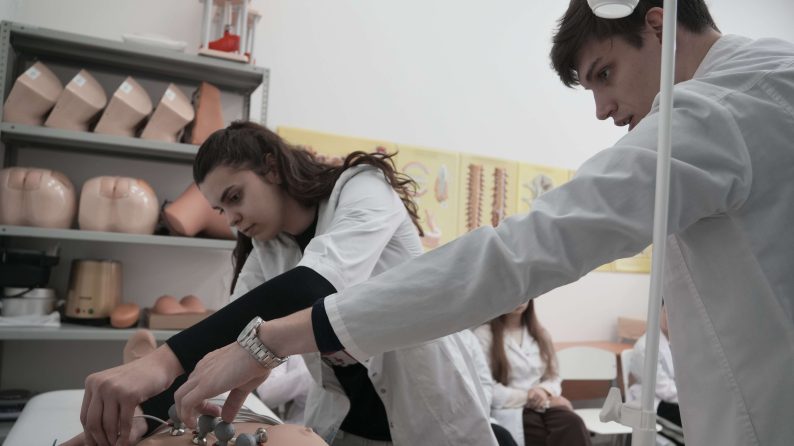 Как в медколледже изучают анатомию: что должен знать будущий медработник?