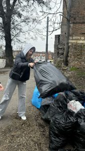 Студенты «МедСкиллс» вышли на первый весенний субботник