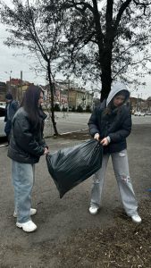 Студенты «МедСкиллс» вышли на первый весенний субботник