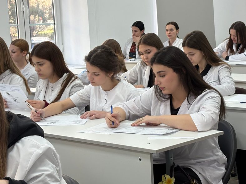 В Минздраве РФ планируют возобновить обучение на зубных фельдшеров