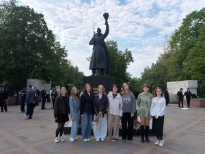 Студенты «МедСкиллс» почтили память героев в преддверии Дня Победы