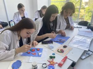 Студенты «МедСкиллс» почтили память героев в преддверии Дня Победы