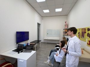 В «Школе юного медика» прошло занятие по гериатрии и тесту Мокко
