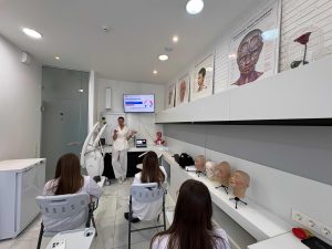 В Институте «МедСкиллс» стартовало обучение будущих косметологов
