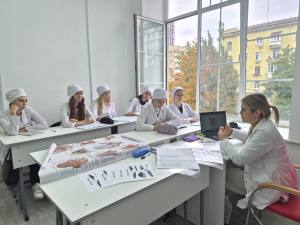 Как проходят занятия по анатомии и общему уходу в «МедСкиллс»