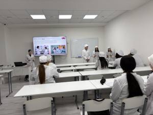Студенты второго курса поздравили группу Ф-1 с Днем фармацевта