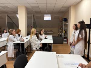 В «МедСкиллс» прошли информационные беседы о правилах поведения и профессиональной культуре