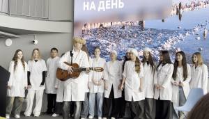 В «МедСкиллс» прошел праздничный концерт ко Дню учителя
